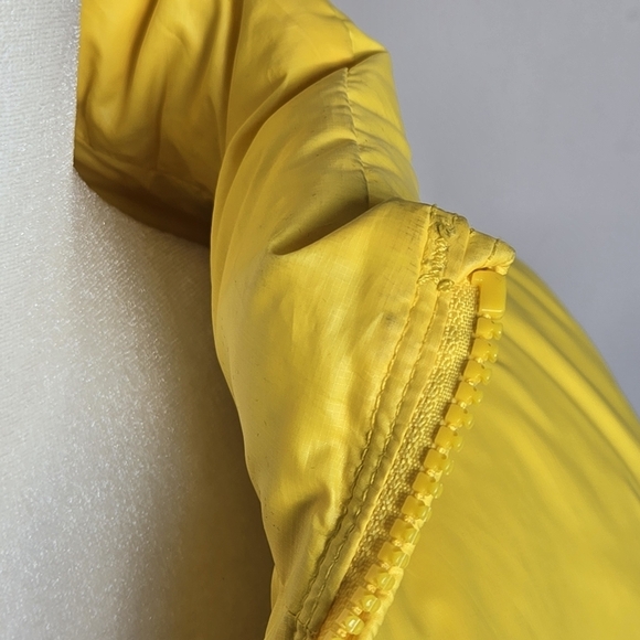 Urban Outfitters Napapijri Akke Butter Yellow Kids Quilted Puffer Duck Down Vest - Picture 10 of 15